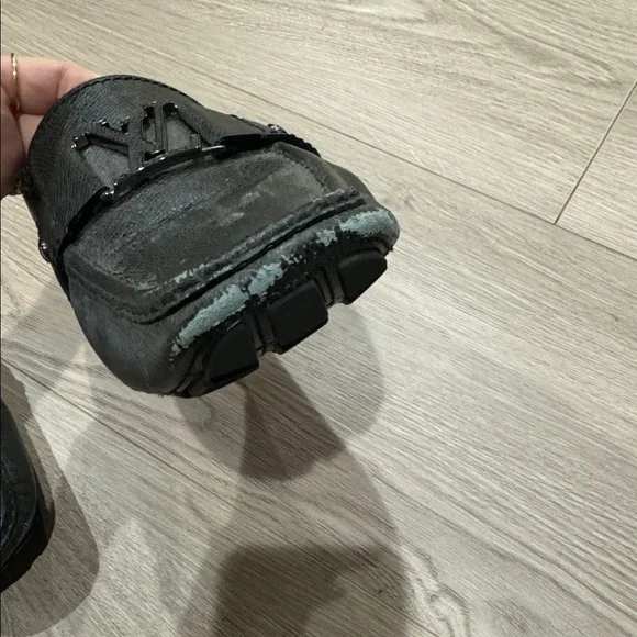 Black Loafers with Silver Logo
Louis Vuitton Monte Carlo black on black loafer - Picture 4 of 4